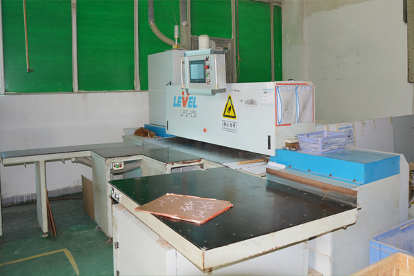 Automatic cutting machine